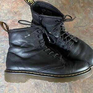 Dr Marten’s Kids Sz 3 Black Leather Air Wair Boots side Zipper